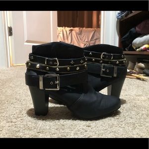 Kolhs (Jennifer Lopez) short studded boots